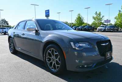 2017 Chrysler 300, $18750. Photo 9