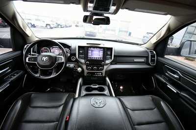 2020 RAM 1500 Crew Cab, $33000. Photo 3
