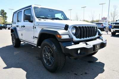 2024 Jeep Wrangler, $35000. Photo 10