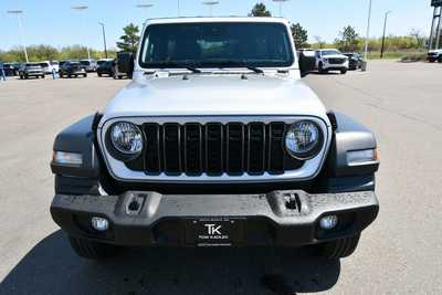 2024 Jeep Wrangler, $35000. Photo 11