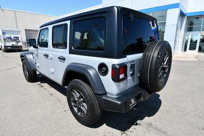2024 Jeep Wrangler, $35000. Photo 5