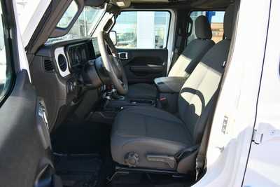 2024 Jeep Wrangler, $35000. Photo 12