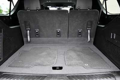 2023 Chevrolet Suburban, $45750. Photo 7
