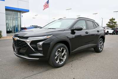 2025 Chevrolet Trax, $24485. Photo 2
