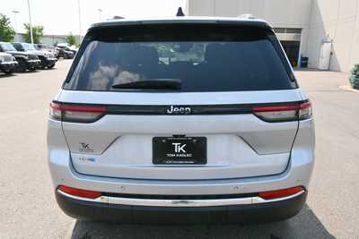 2022 Jeep Grand Cherokee, $32300. Photo 6
