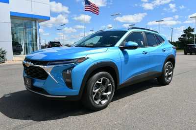 2025 Chevrolet Trax, $25275. Photo 2