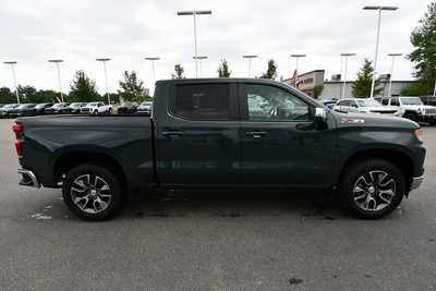 2025 Chevrolet 1500 Crew Cab, $56285. Photo 9