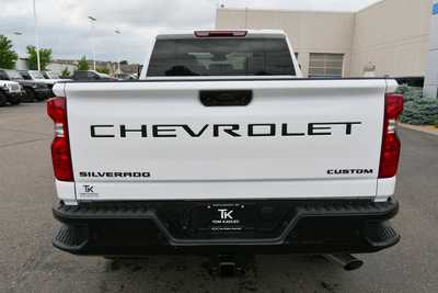 2025 Chevrolet 2500 Crew Cab, $59850. Photo 5