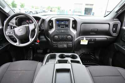 2022 Chevrolet 2500 Crew Cab, $31750. Photo 3