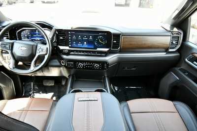 2025 Chevrolet Silverado 3500HD, $80000. Photo 3