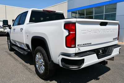 2025 Chevrolet Silverado 3500HD, $80000. Photo 5