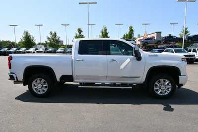2025 Chevrolet Silverado 3500HD, $80000. Photo 9