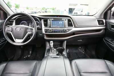 2016 Toyota Highlander, $18250. Photo 3