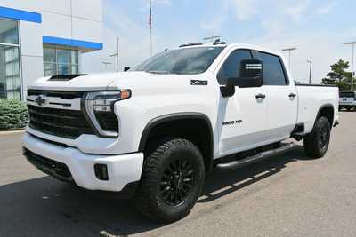 2024 Chevrolet 3500 Crew Cab, $60000. Photo 2