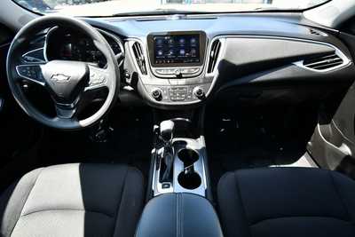 2023 Chevrolet Malibu, $18100. Photo 3