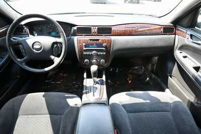 2013 Chevrolet Impala, $5000. Photo 3