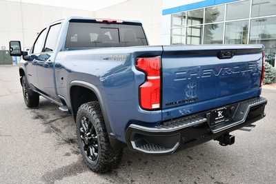 2025 Chevrolet 3500 Crew Cab, $70730. Photo 5