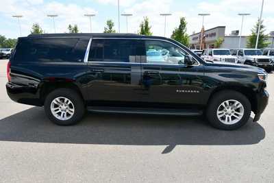 2016 Chevrolet Suburban, $14000. Photo 9