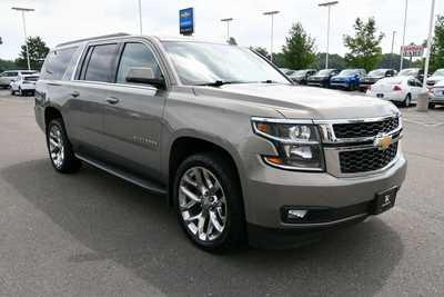 2017 Chevrolet Suburban, $17750. Photo 10