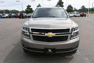 2017 Chevrolet Suburban, $17750. Photo 11