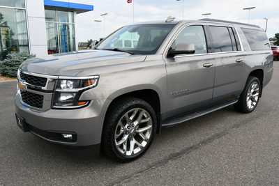 2017 Chevrolet Suburban, $17750. Photo 2