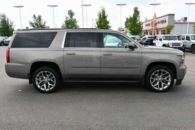 2017 Chevrolet Suburban, $17750. Photo 9