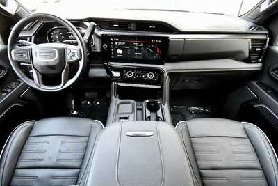 2024 GMC 2500 Crew Cab, $82000. Photo 3