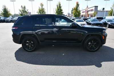 2024 Jeep Grand Cherokee, $34600. Photo 9
