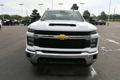 2024 Chevrolet 2500 Crew Cab, $51250. Photo 11
