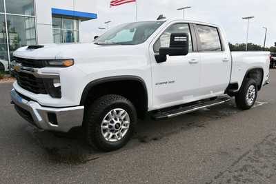 2024 Chevrolet 2500 Crew Cab, $51250. Photo 2