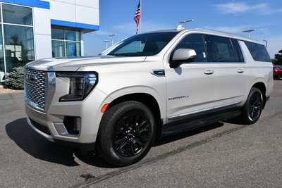 2022 GMC Yukon XL, $62448. Photo 2