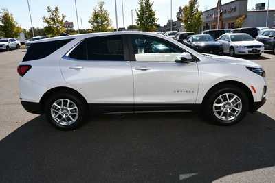 2022 Chevrolet Equinox, $23750. Photo 9