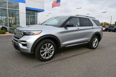 2022 Ford Explorer, $32500. Photo 2