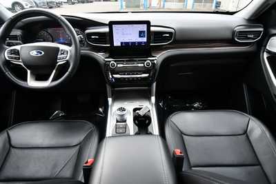 2022 Ford Explorer, $32500. Photo 3