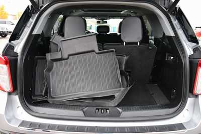 2022 Ford Explorer, $32500. Photo 7