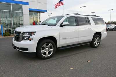 2020 Chevrolet Suburban, $24155. Photo 2