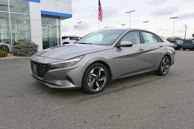 2023 Hyundai Elantra, $19850. Photo 2