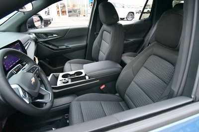 2026 Chevrolet Equinox, $31374. Photo 11