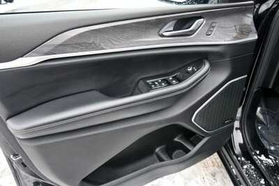 2021 Jeep Grand Cherokee L, $26649. Photo 12