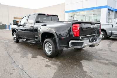 2022 Chevrolet 3500 Crew Cab, $47570. Photo 5