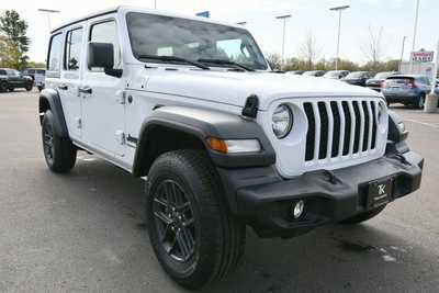 2024 Jeep Wrangler, $31786. Photo 10