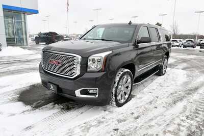 2017 GMC Yukon XL, $19997. Photo 2