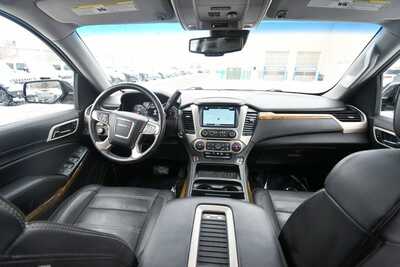 2017 GMC Yukon XL, $19997. Photo 3