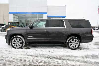 2017 GMC Yukon XL, $19997. Photo 4