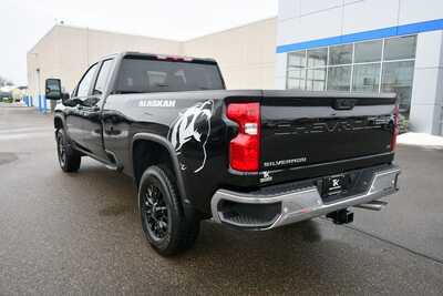 2026 Chevrolet 3500 Ext Cab, $58685. Photo 4