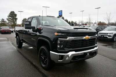 2026 Chevrolet 3500 Ext Cab, $58685. Photo 9