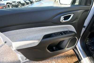 2024 Jeep Compass, $18497. Photo 11