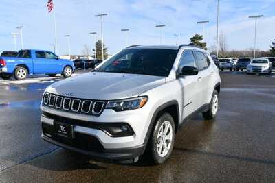 2024 Jeep Compass, $18497. Photo 2