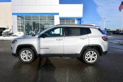 2024 Jeep Compass, $18497. Photo 3