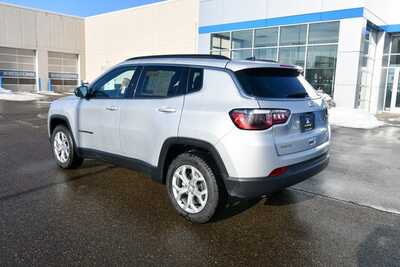 2024 Jeep Compass, $18497. Photo 4